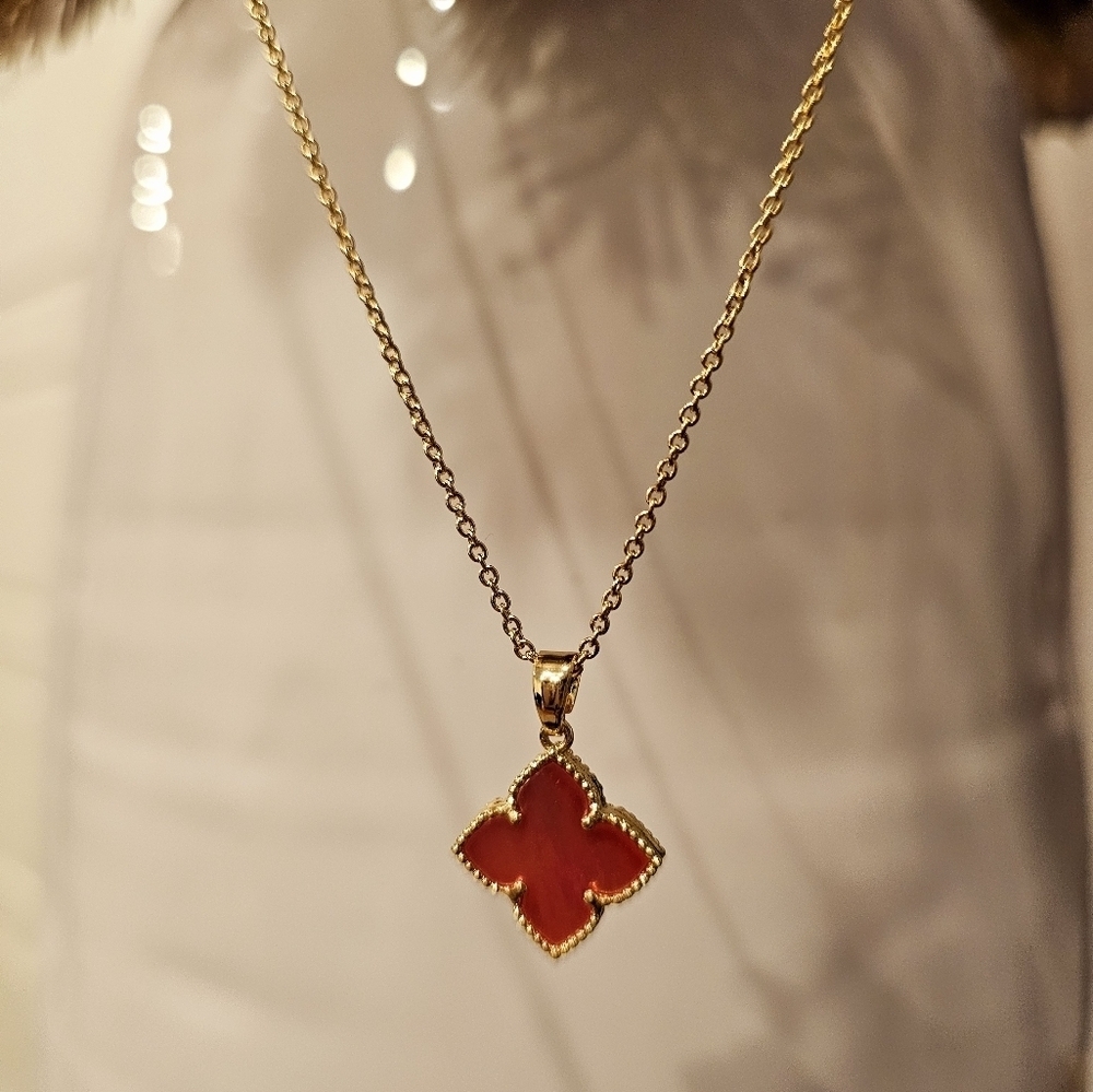 ADORNIA mother of pearl flower pendant necklace. - Picture 3 of 5